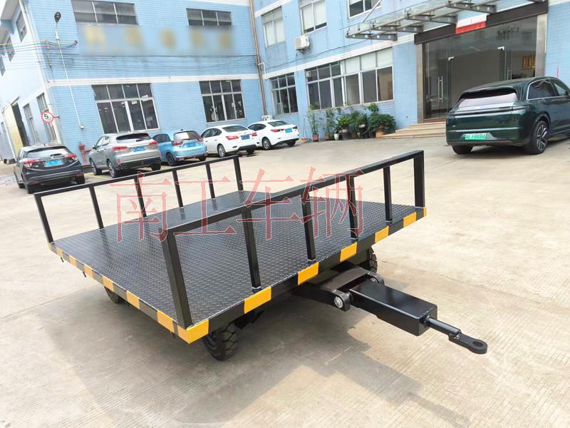 3吨云博（中国） 前后护栏固定平板车
