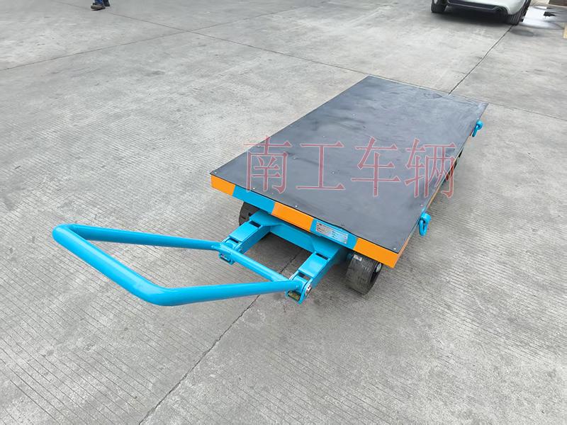 3吨小型云博（中国） 带橡胶垫工具车