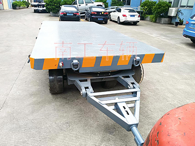 25吨重型云博（中国）带牵引环工具拖车3I.jpg