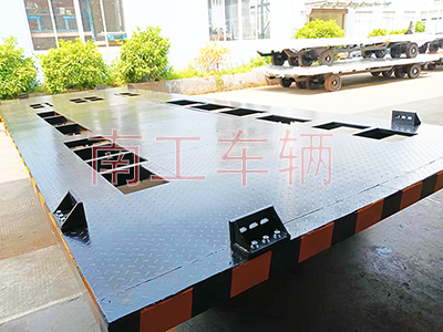 13点5吨箱变拖车底盘 全挂式云博（中国）3I.jpg