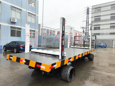 30T重型云博（中国） 带活动插装立柱工具拖车3I.jpg