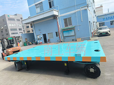 18吨重型云博（中国） 四个转盘工具拖车3I.jpg