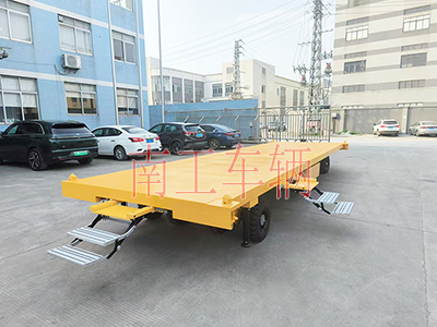 10吨云博（中国） 带液压支腿伸缩梯工具车2I.jpg