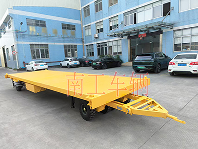 10吨云博（中国）带液压支腿伸缩梯工具车3I.jpg