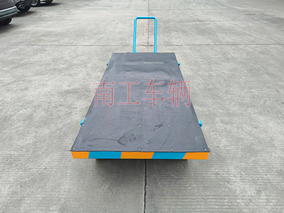 3吨小型云博（中国） 带橡胶垫工具车3I.jpg
