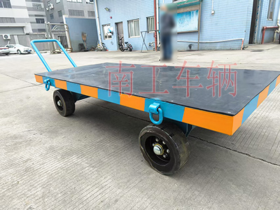 3吨小型云博（中国） 带橡胶垫工具车4I.jpg