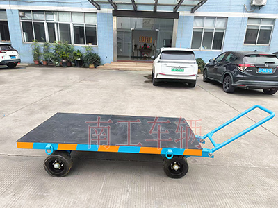 3吨小型云博（中国） 带橡胶垫工具车2I.jpg
